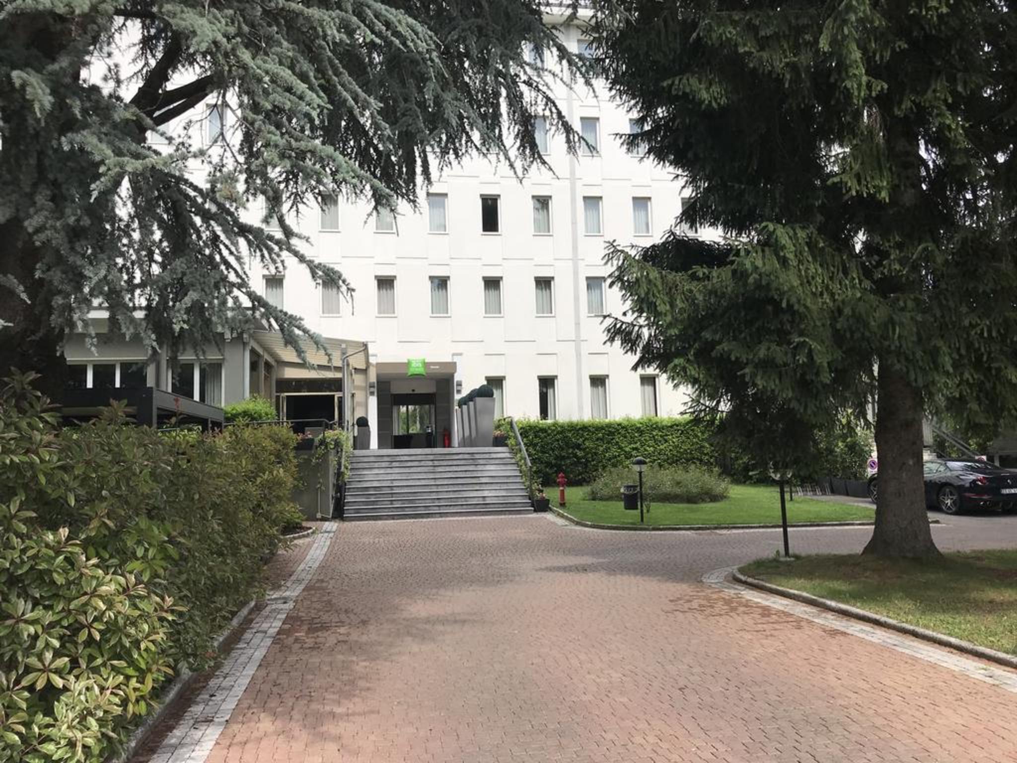 Bis Hotel Варезе Екстериор снимка