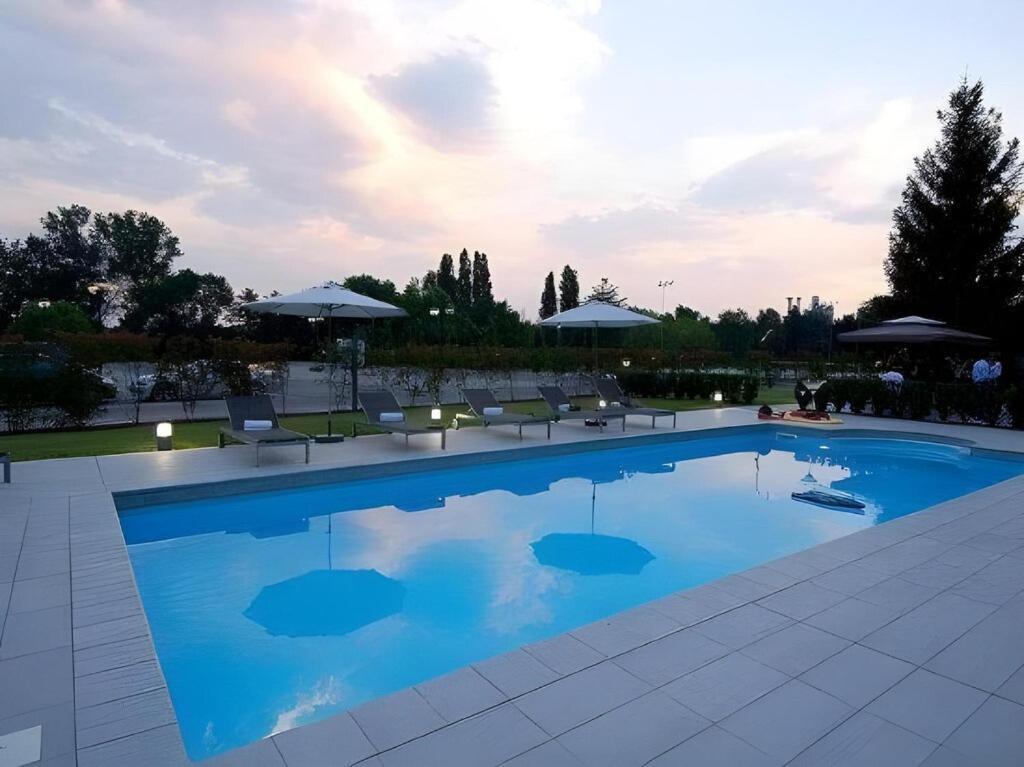Bis Hotel Варезе Екстериор снимка