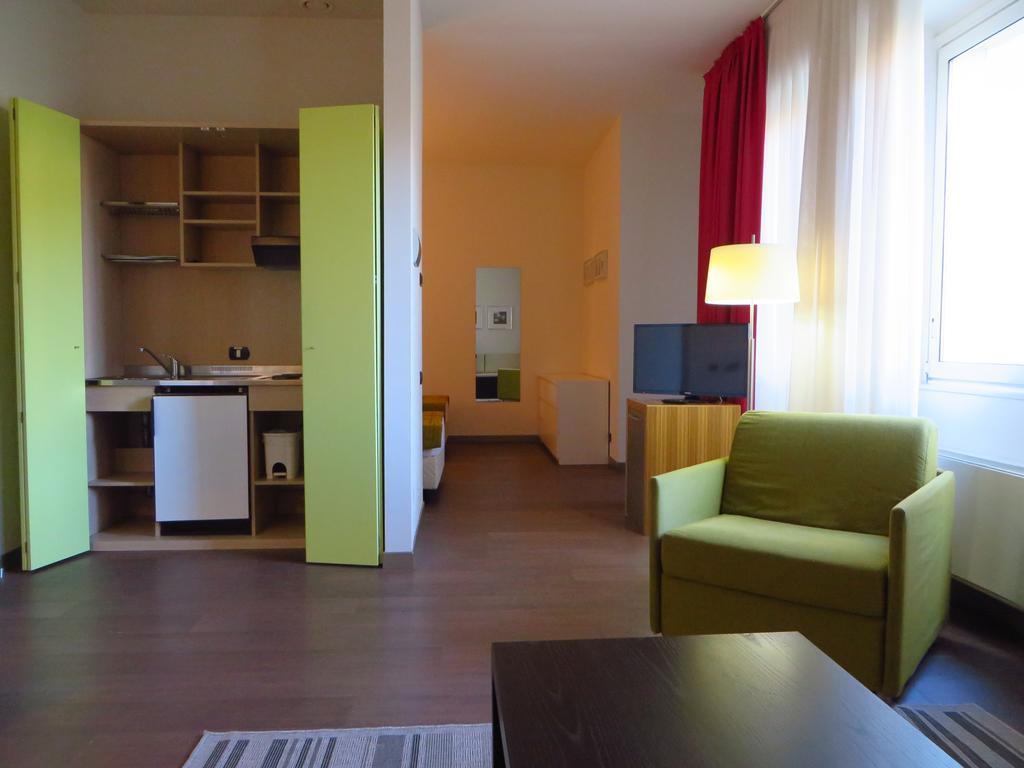 Bis Hotel Варезе Екстериор снимка