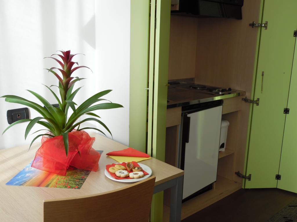 Bis Hotel Варезе Екстериор снимка