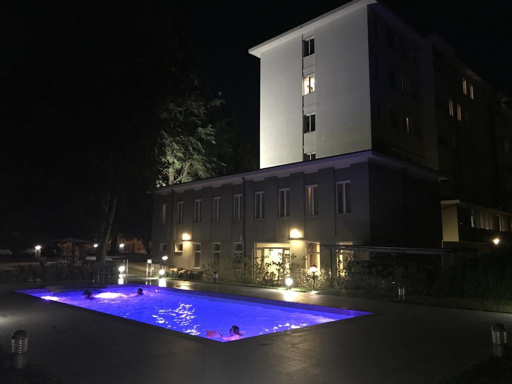 Bis Hotel Варезе Екстериор снимка