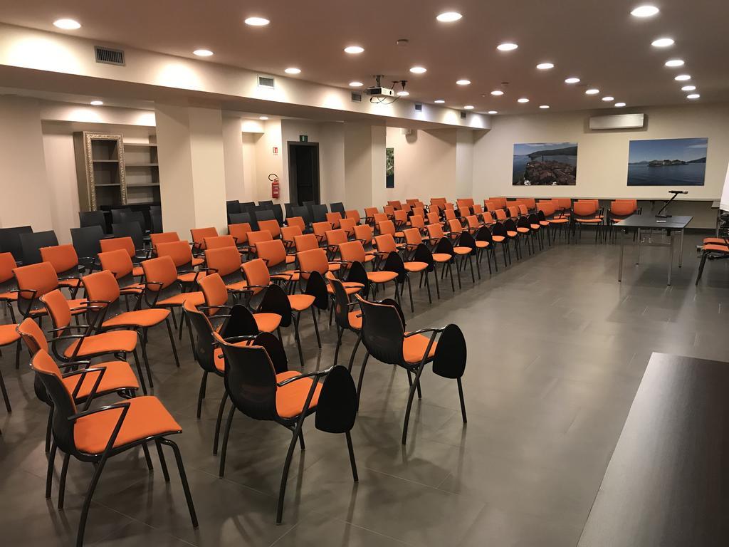 Bis Hotel Варезе Екстериор снимка