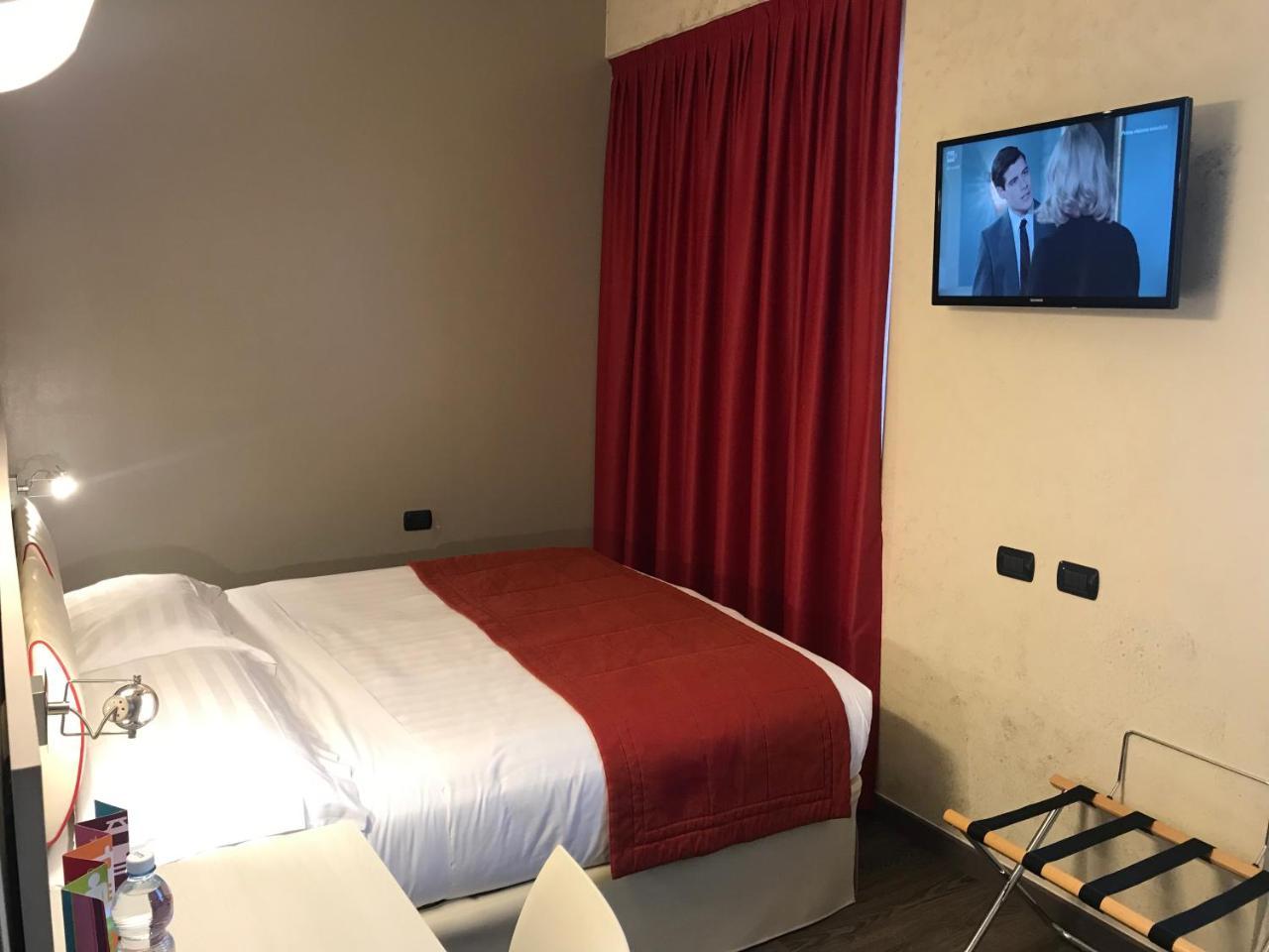 Bis Hotel Варезе Екстериор снимка