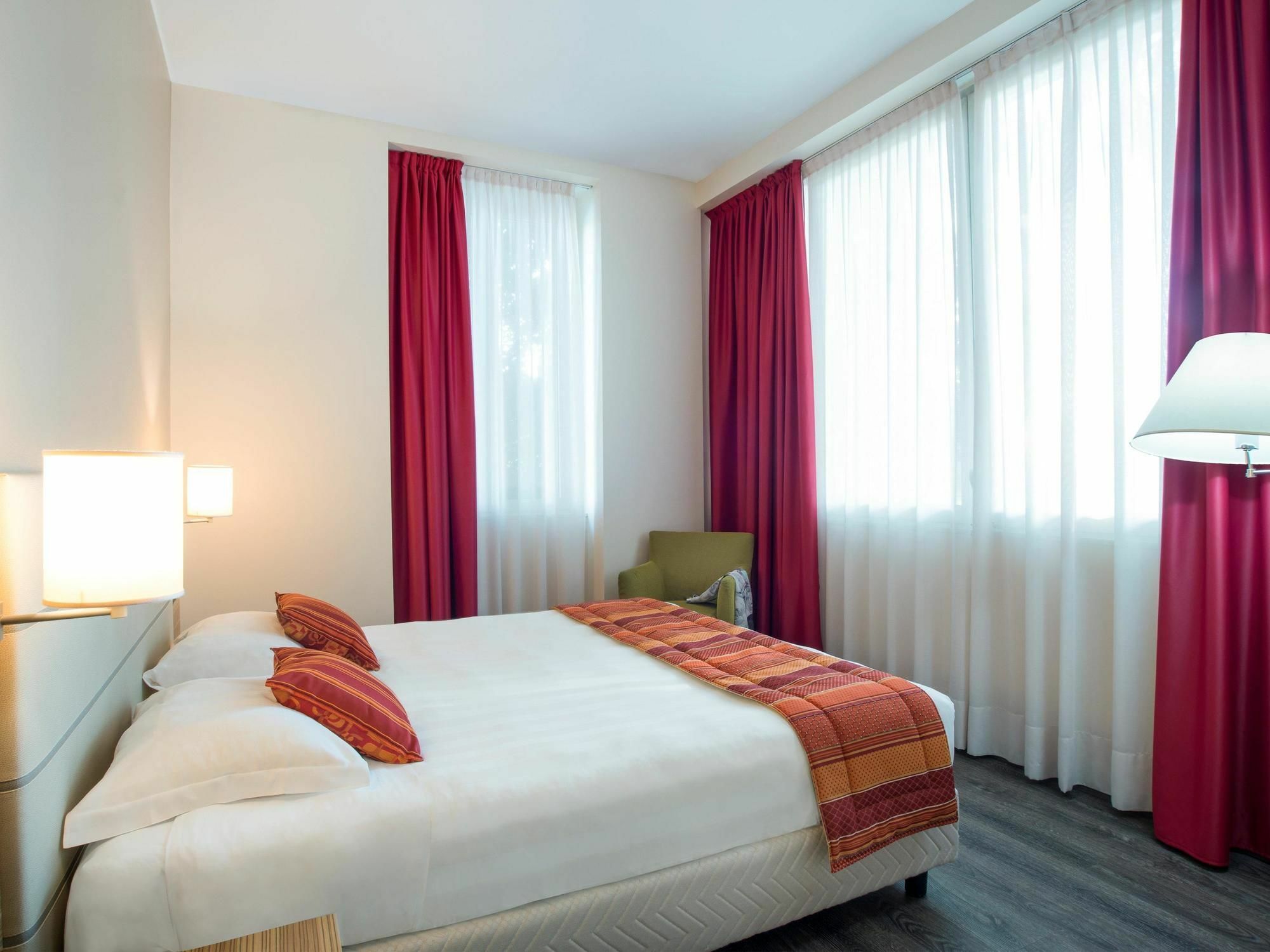 Bis Hotel Варезе Екстериор снимка