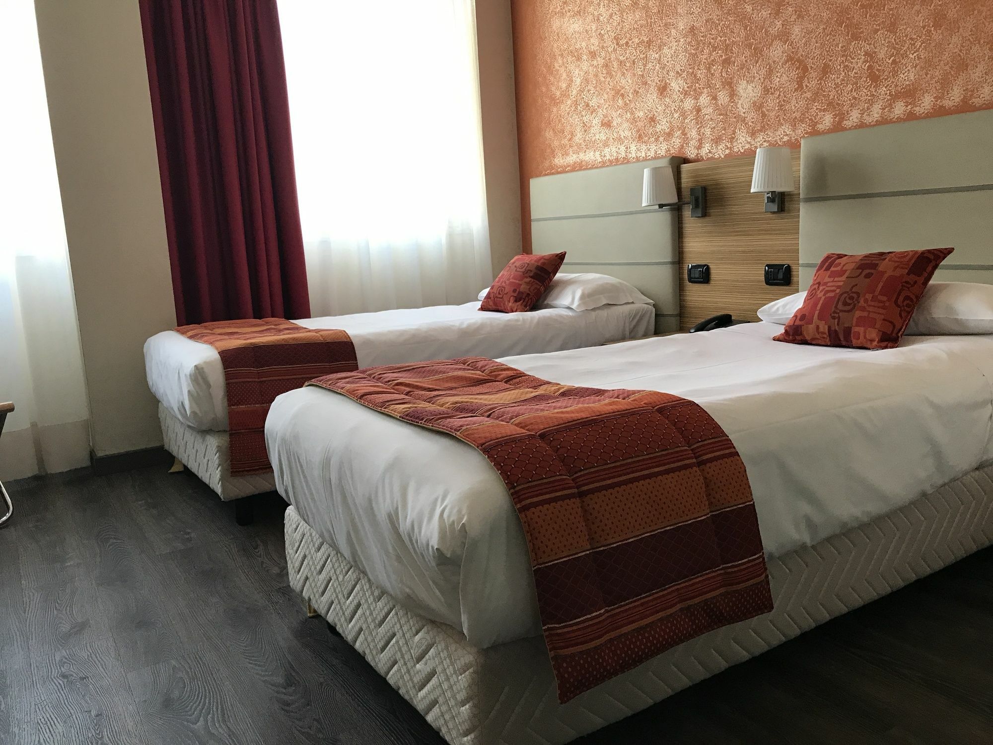 Bis Hotel Варезе Екстериор снимка